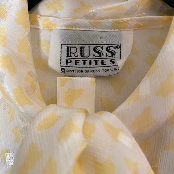 VINTAGE 1970’s RUSS PETITES PATTERNED REFLECTIVE BLOUSE WITH NECK TIE - Picture 3 of 9